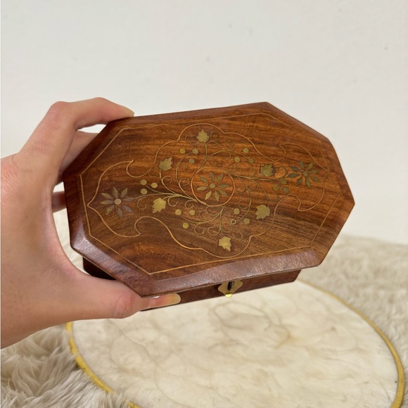 Vintage Wood Trinket Box with Brass Inlay - Picture 8 of 14